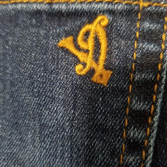 V.I.P. Distressed Jeans 5/6 - Picture 4 of 5